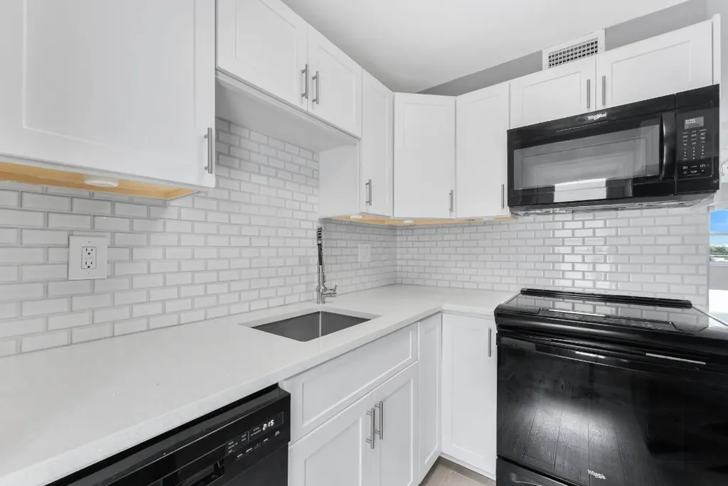 2555 NE 11th Street Fort Lauderdale FL 33304
