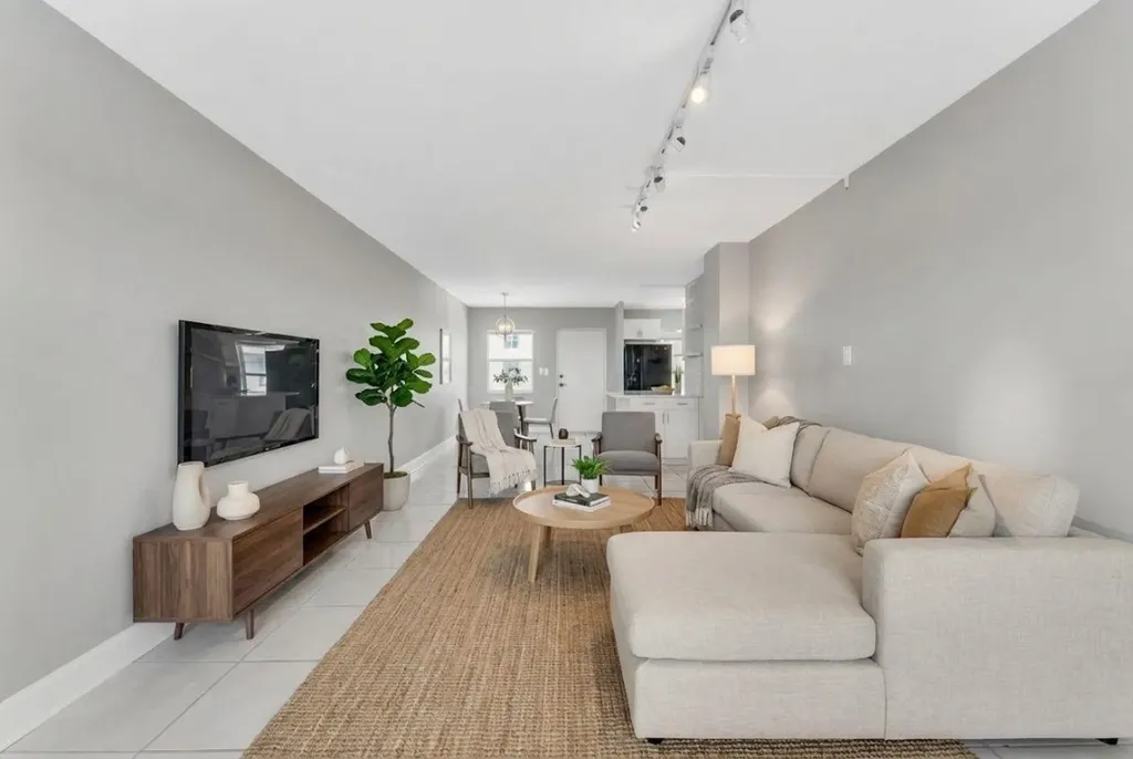 2555 NE 11th Street Fort Lauderdale FL 33304