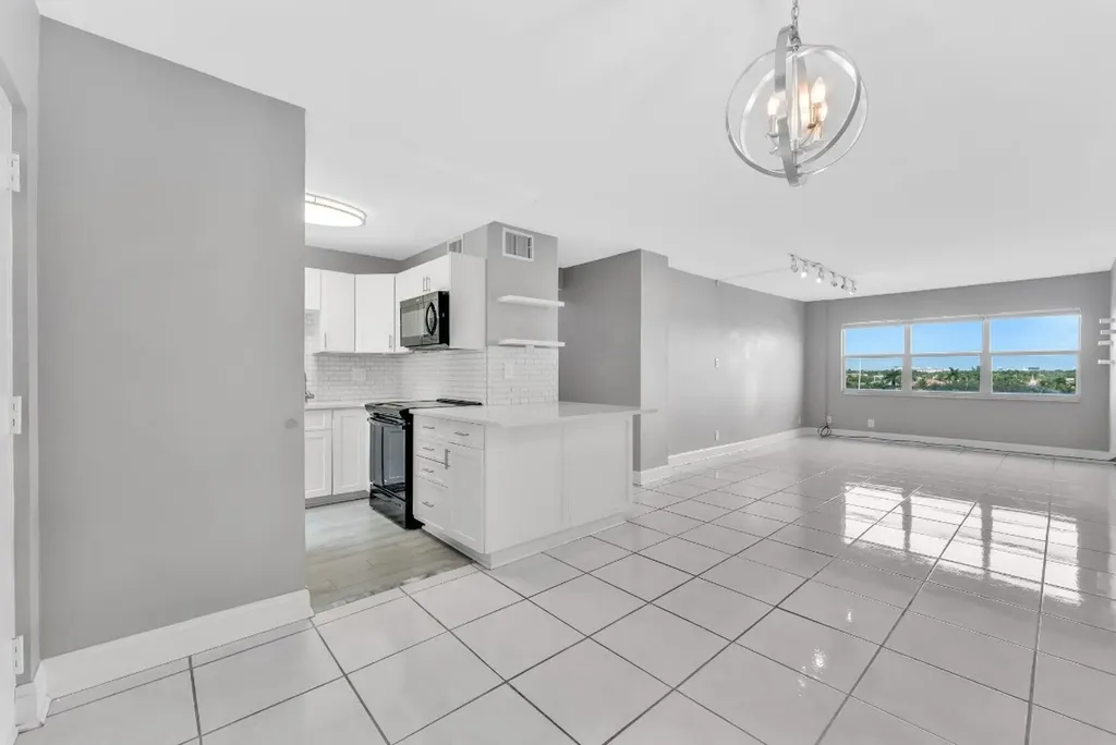 2555 NE 11th Street Fort Lauderdale FL 33304