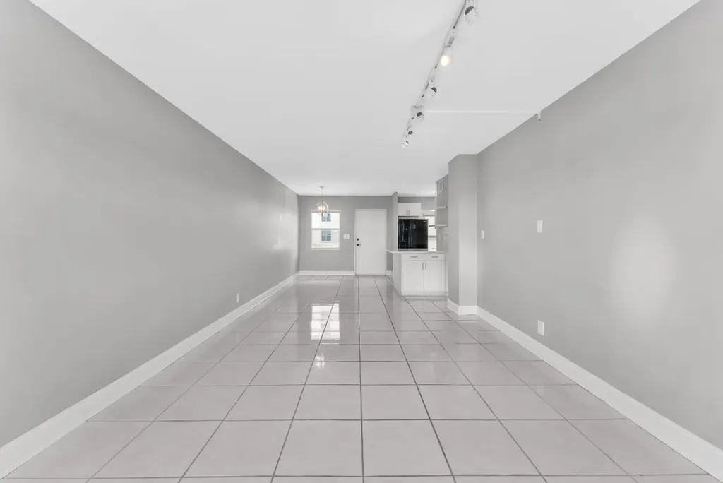 2555 NE 11th Street Fort Lauderdale FL 33304