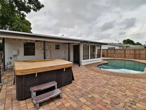 2820 NE 9th Terrace Pompano Beach FL 33064