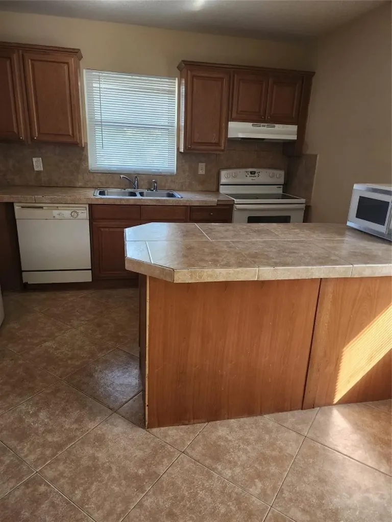 4150 Woodside Drive Coral Springs FL 33065