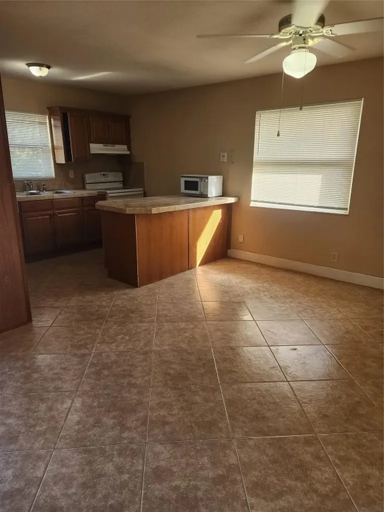 4150 Woodside Drive Coral Springs FL 33065