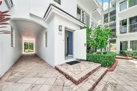 2725 NE 8 Avenue Wilton Manors FL 33334