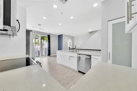 2725 NE 8 Avenue Wilton Manors FL 33334