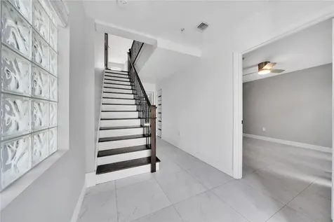 2725 NE 8 Avenue Wilton Manors FL 33334