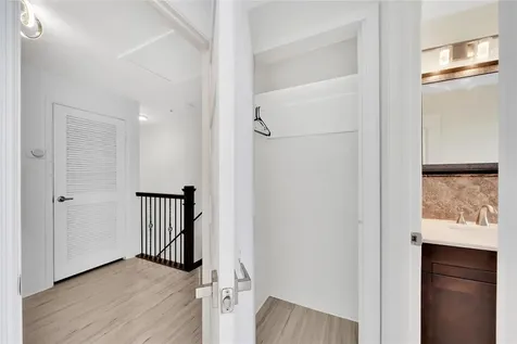 2725 NE 8 Avenue Wilton Manors FL 33334