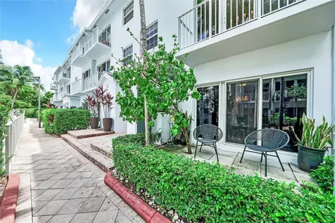 2725 NE 8 Avenue Wilton Manors FL 33334
