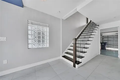 2725 NE 8 Avenue Wilton Manors FL 33334