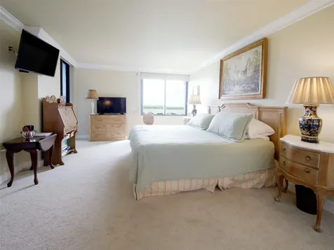 2480 Presidential Way West Palm Beach FL 33401