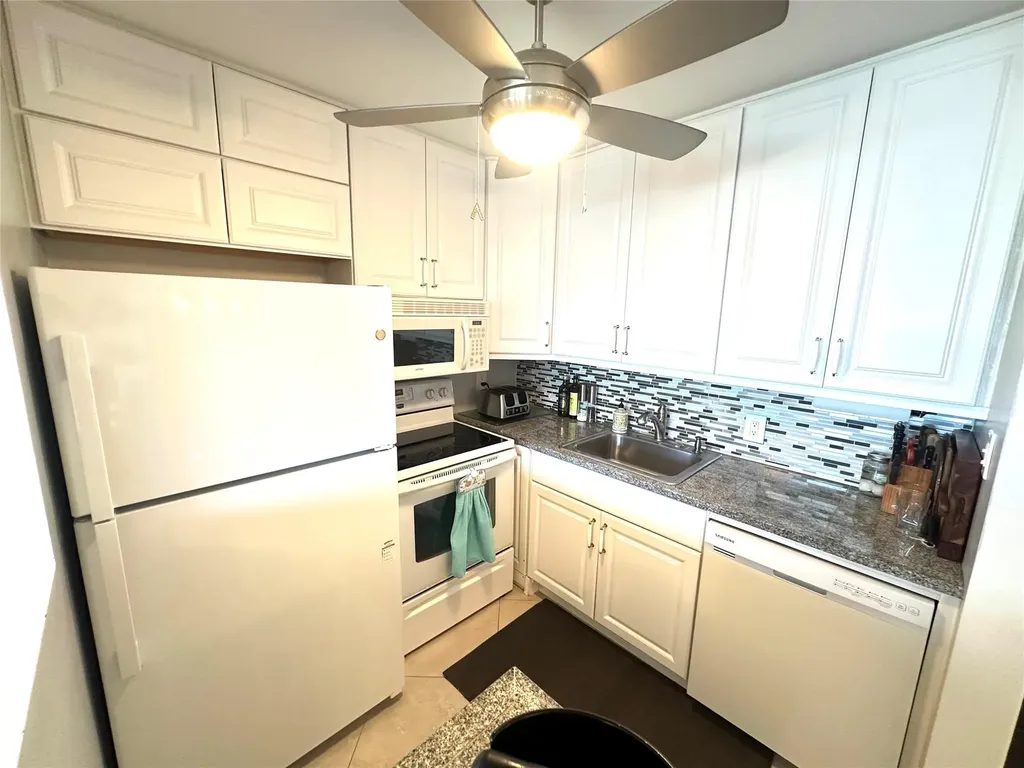 4115 Cambridge E Deerfield Beach FL 33442