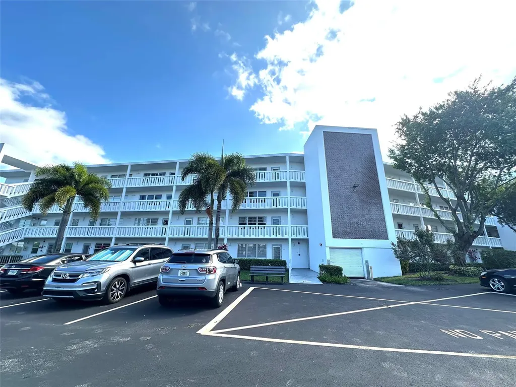 4115 Cambridge E Deerfield Beach FL 33442