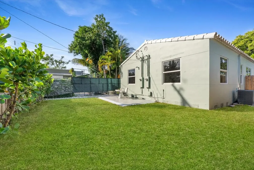 1928 Adams Street Hollywood FL 33020