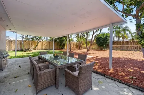 140 NW 46th Street Oakland Park FL 33309