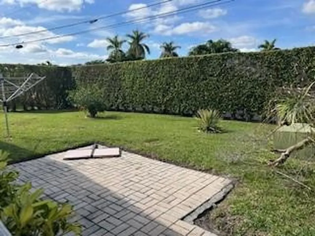 5347 NW 1st Way Deerfield Beach FL 33064