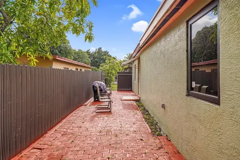 413 NW 100th Terrace Miami FL 33150