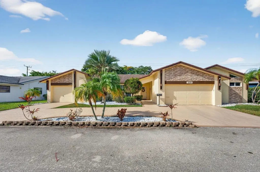4609 Norfolk Island Pine Drive Tamarac FL 33319