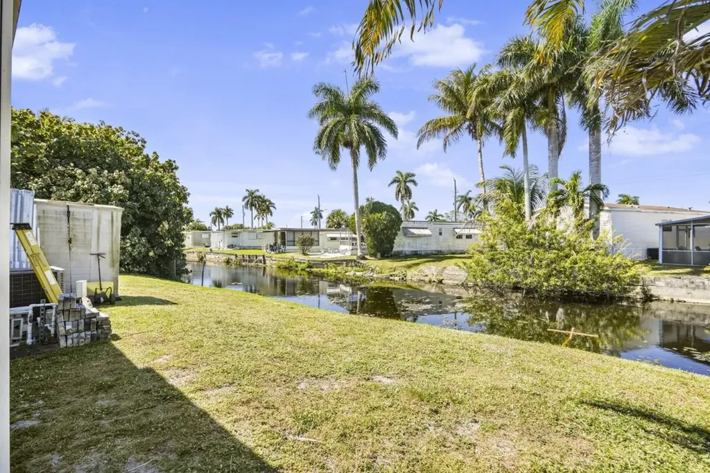 2001 SW 84th Avenue Davie FL 33324