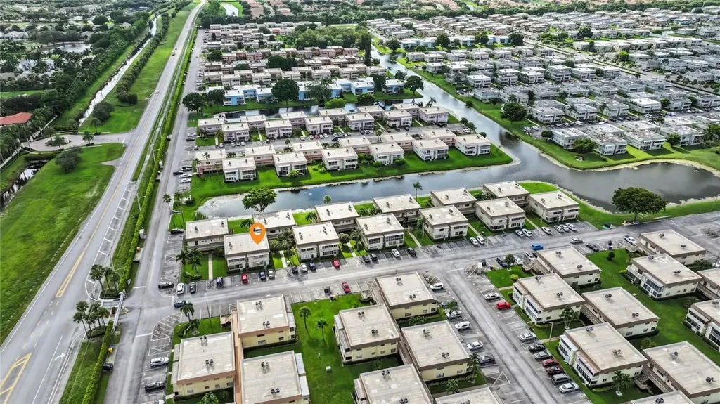 268 Saxony F Delray Beach FL 33446