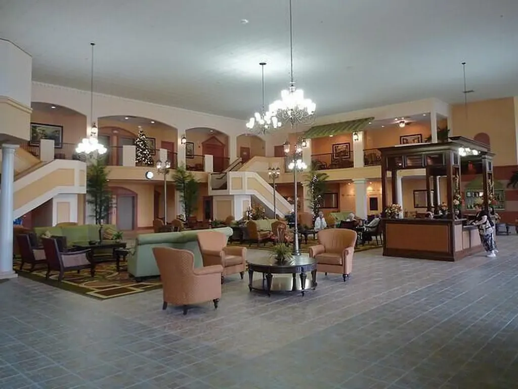 268 Saxony F Delray Beach FL 33446