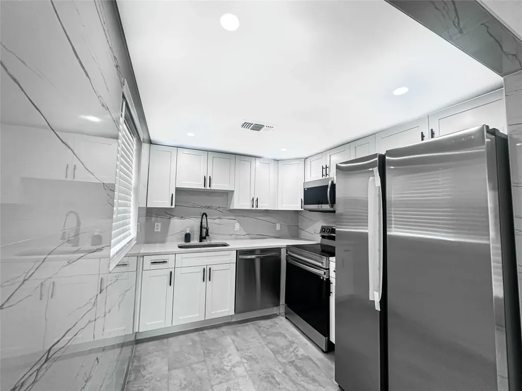 268 Saxony F Delray Beach FL 33446