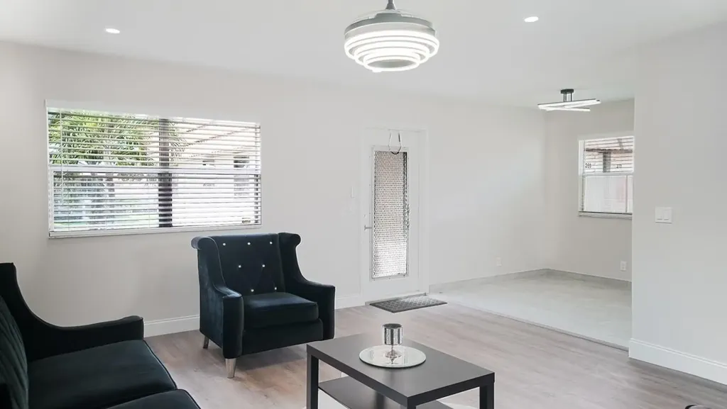 268 Saxony F Delray Beach FL 33446