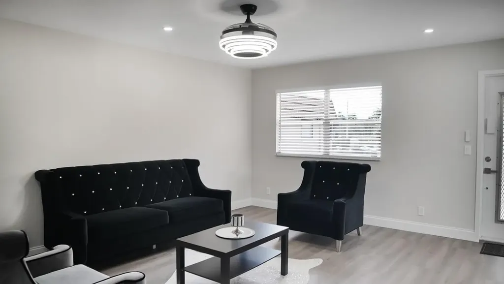 268 Saxony F Delray Beach FL 33446