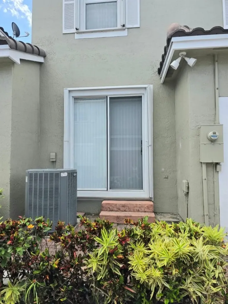 10589 NW 56th Place Coral Springs FL 33076