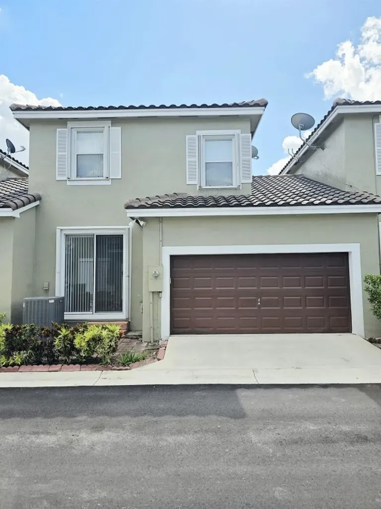 10589 NW 56th Place Coral Springs FL 33076