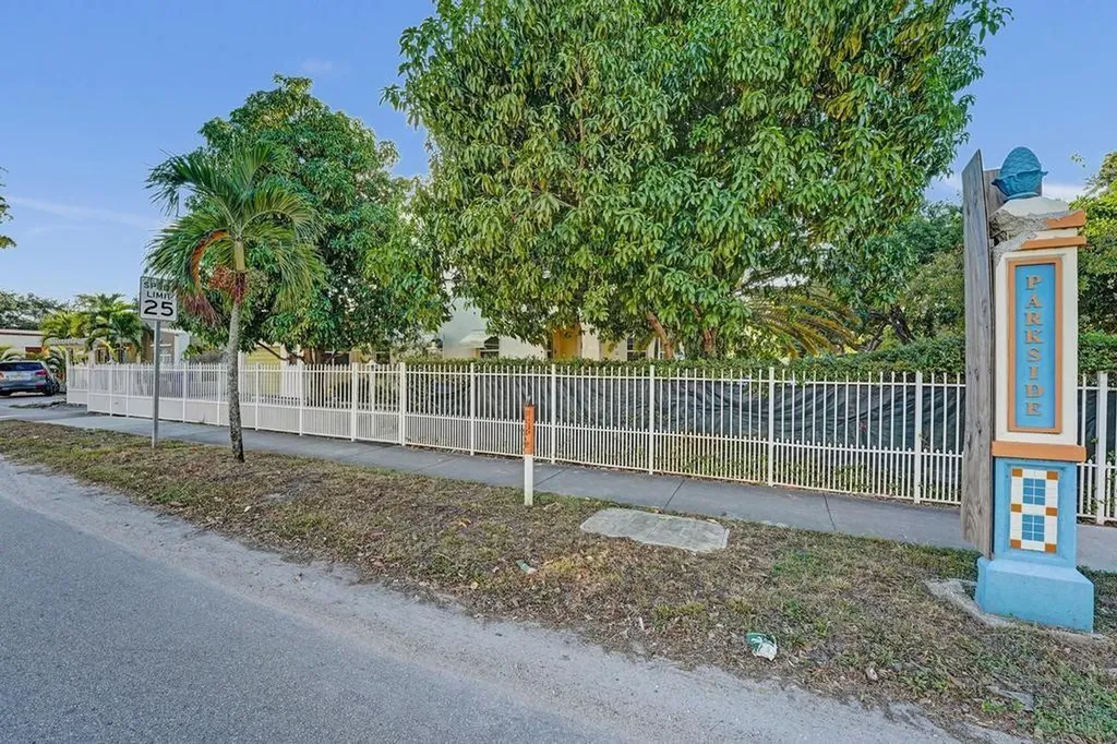 2000 Jackson Street Hollywood FL 33020