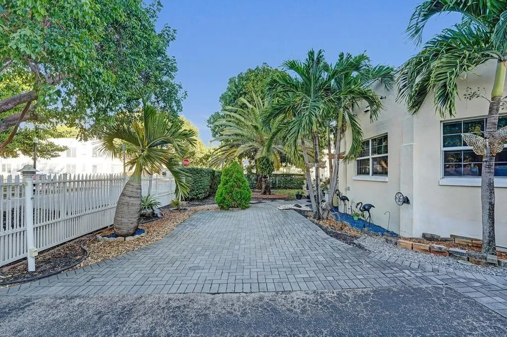 2000 Jackson Street Hollywood FL 33020