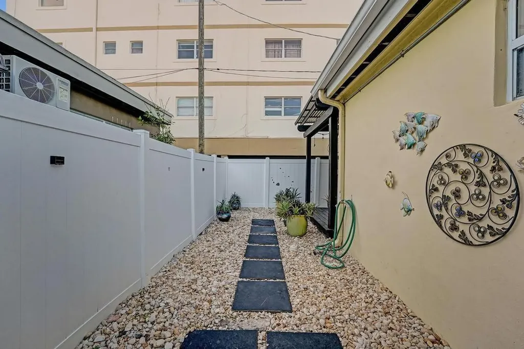 2000 Jackson Street Hollywood FL 33020