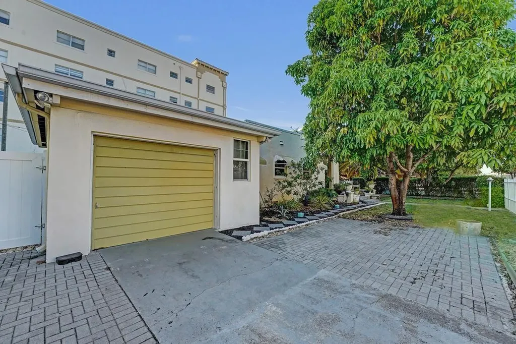 2000 Jackson Street Hollywood FL 33020