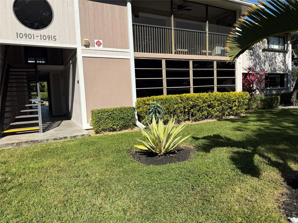 10905 W Clairmont Circle Tamarac FL 33321