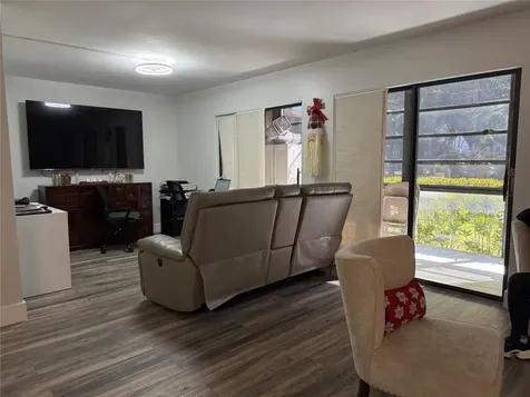 10905 W Clairmont Circle Fort Lauderdale FL 33321