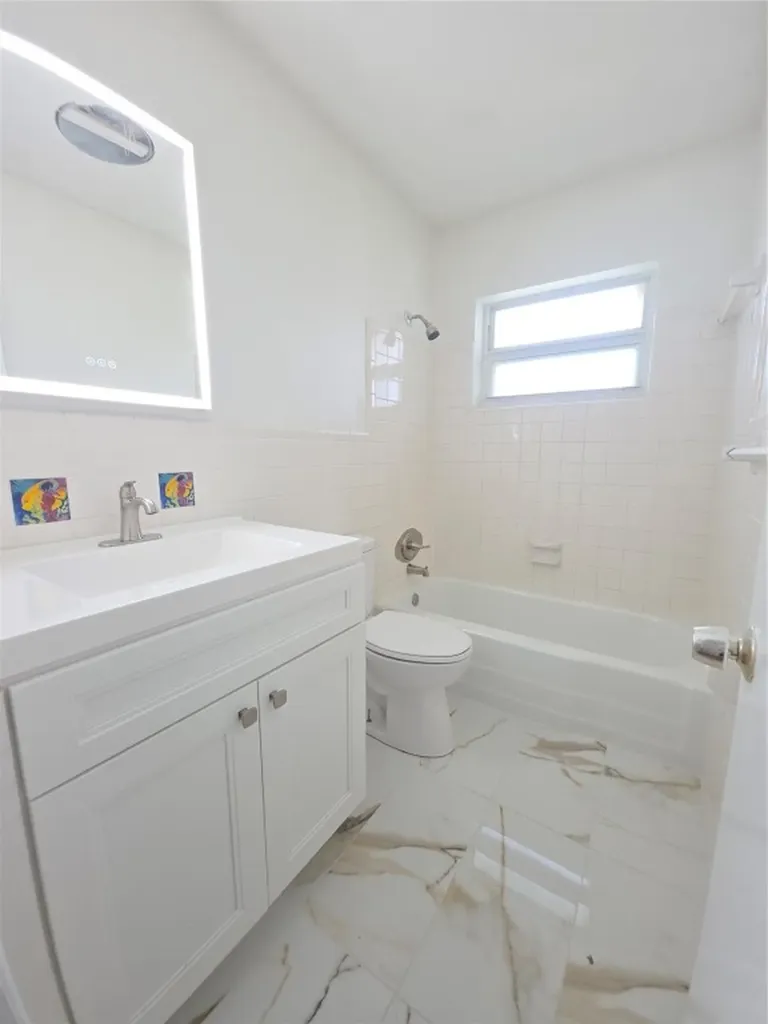 2131 NE 42nd Court Lighthouse Point FL 33064