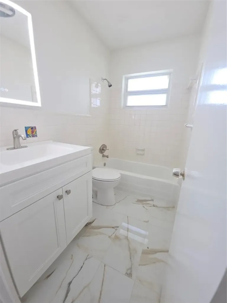 2131 NE 42nd Court Lighthouse Point FL 33064