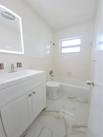 2131 NE 42nd Court Lighthouse Point FL 33064