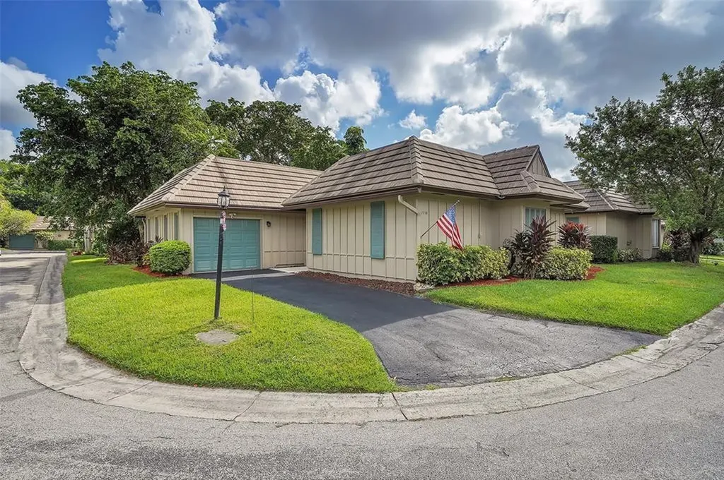 1910 Coquina Way Coral Springs FL 33071
