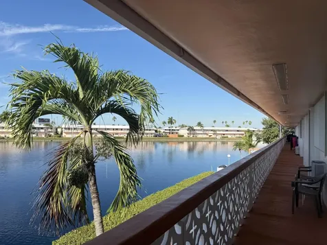 900 SW 10th Terrace Hallandale Beach FL 33009
