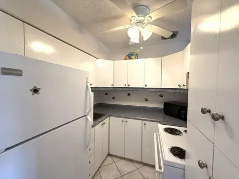 900 SW 10th Terrace Hallandale Beach FL 33009
