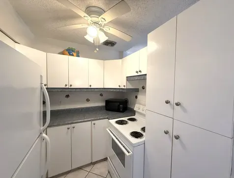 900 SW 10th Terrace Hallandale Beach FL 33009