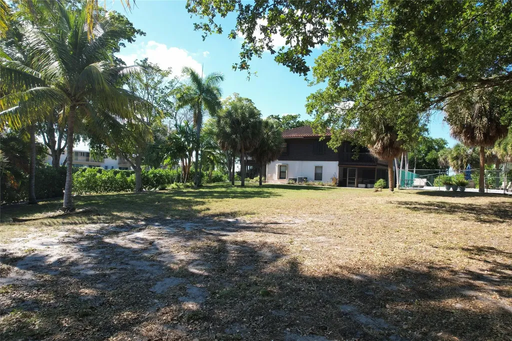 444 Pine Circle Boca Raton FL 33432