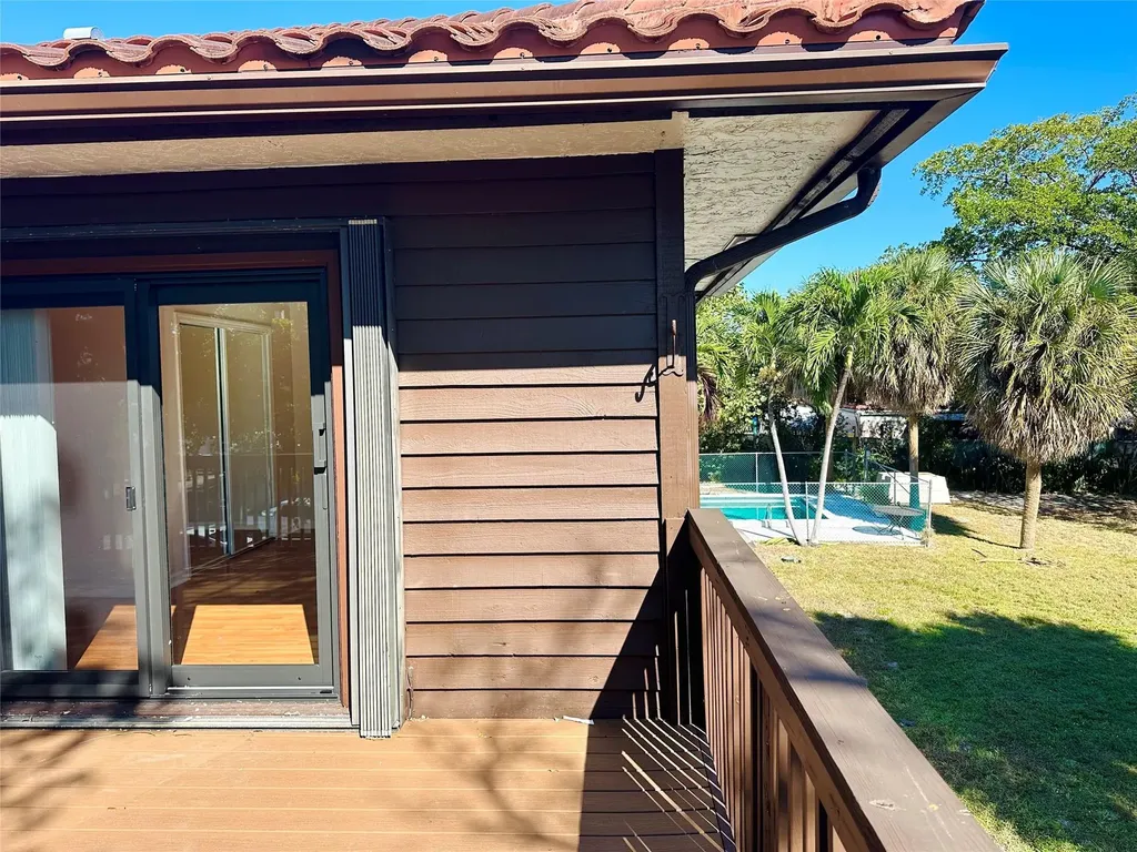 444 Pine Circle Boca Raton FL 33432