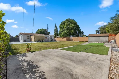 31 Miami Gardens Road West Park FL 33023