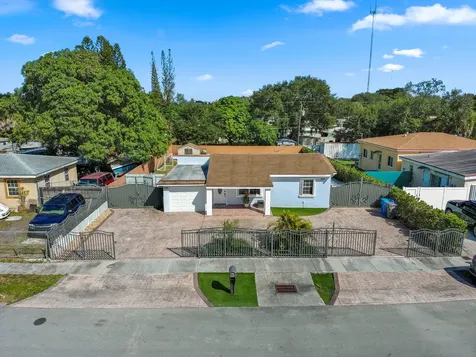 31 Miami Gardens Road West Park FL 33023