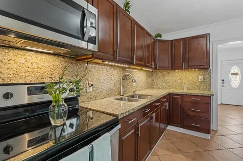 31 Miami Gardens Road West Park FL 33023