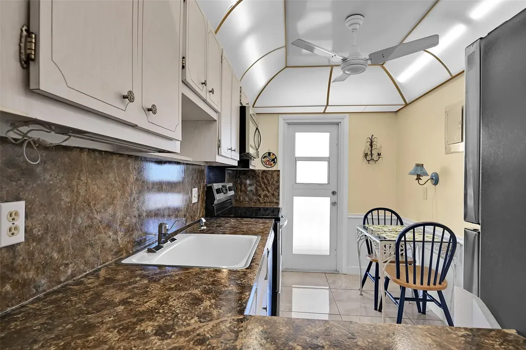 2350 NE 14th Street Causeway Pompano Beach FL 33062