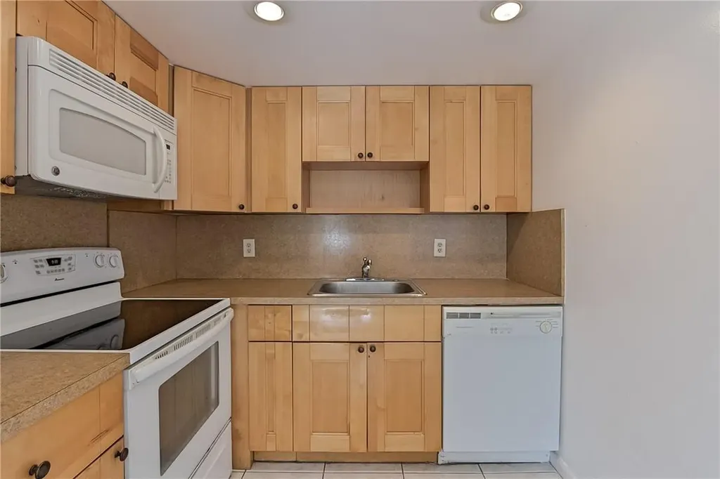 167 Grantham Deerfield Beach FL 33442