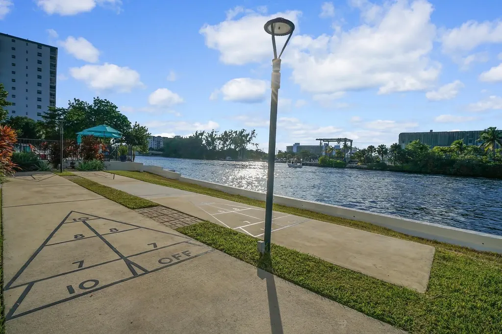 1609 N Riverside Drive Pompano Beach FL 33062
